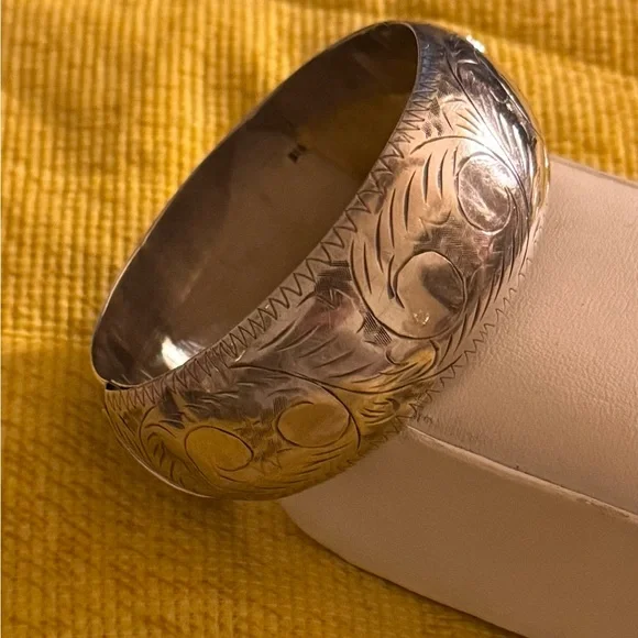 Antique Victorian/Art Deco Etched Sterling Bangle w/ Clasp - Picture 2 of 15